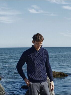 Aran Sweater Market Men's Navy Cable-Knit Wool Sweater *check measurements*